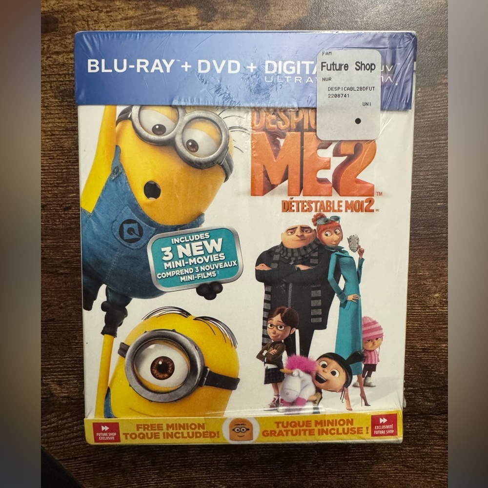 Despicable Me 2 Blu-ray DVD Combo Pack + FREE TOQUE